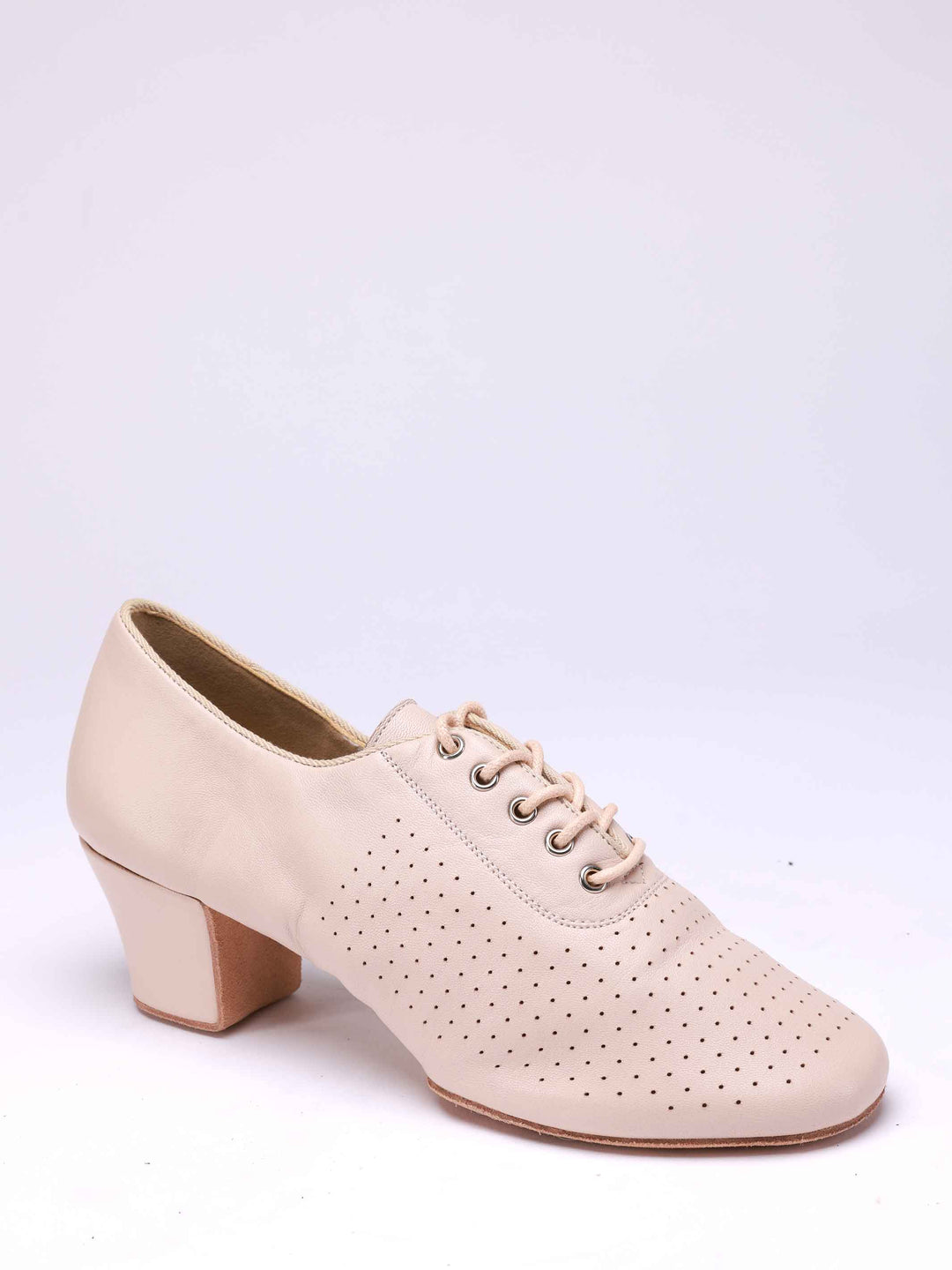 Chaussures de danse latine pour danseuses professionnelles, modèle Inna, particulièrement adaptées aux enseignantes, talon plat de 4,5 cm, laçage frontal, couleur nue rosé - vue de haut