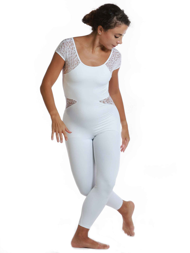 Combinaison de danse blanche en dentelle à manches courtes pour femme - vue de face