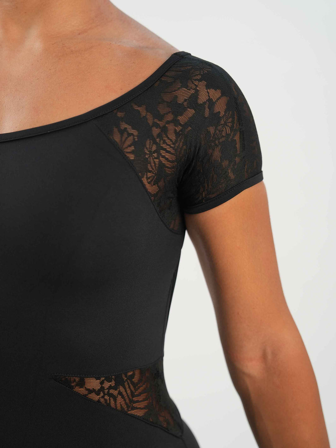 Combinaison de danse noire en dentelle à manches courtes pour femme - vue de face