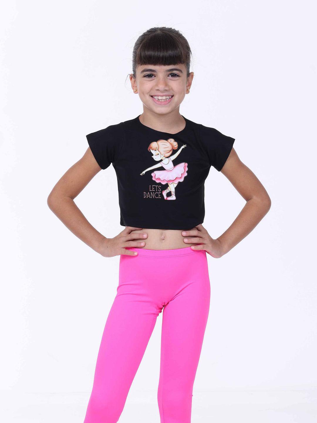 Crop top de danse noir pour fille avec imprimé ballerine et texte “Let’s Dance”.