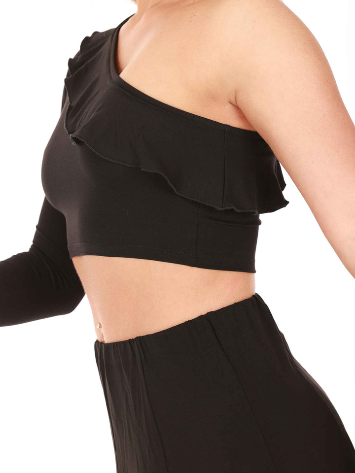 Crop top flouncy pour danse latine femme, conception asymétrique avec une seule manche, adaptable des deux côtés, coupe ajustée et crop, détail volanté du devant à l'arrière pour une touche de flair, couleur noire - vue de côté