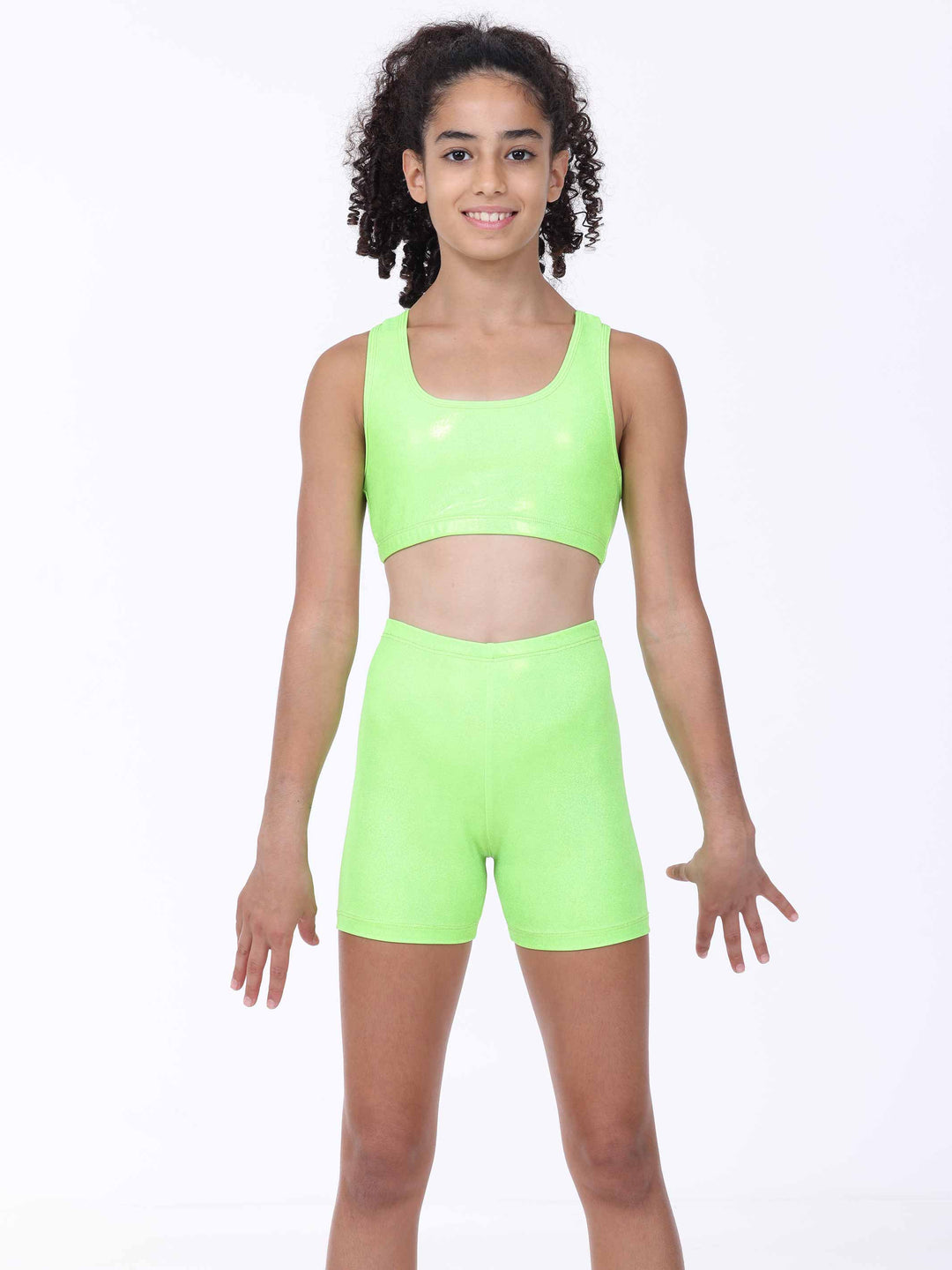 Tenue de gymnastique vert citron pour fille – brassière courte et short extensible assorti.