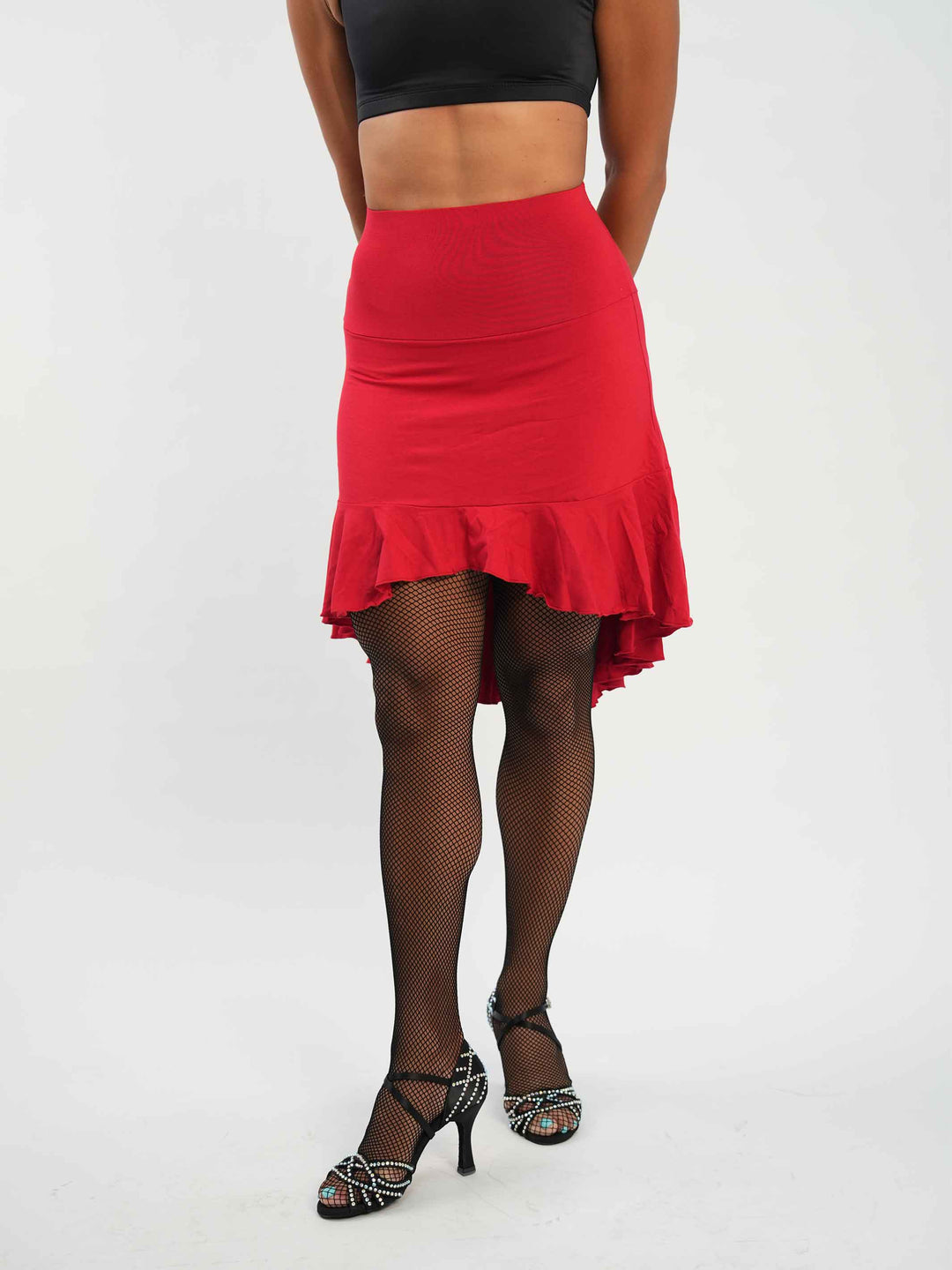 Jupe de danse latine rouge avec volant asymétrique – coupe fishtail élégante et taille haute.