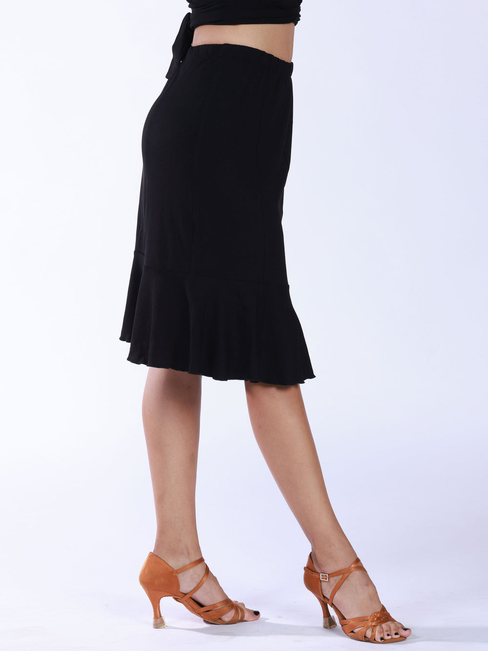 Jupe flouncy gore noire pour ballroom - vue en mouvement avec tissu fluide