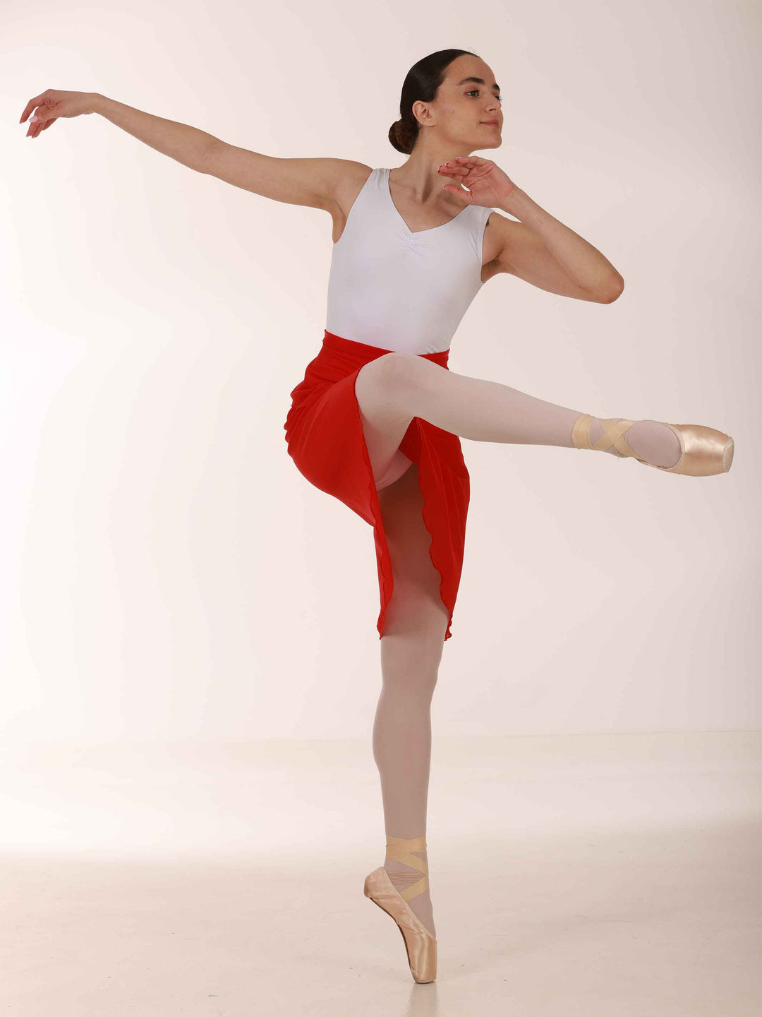 Jupe longue portefeuille en mousseline pour la danse, femme, couleur rouge - vue en mouvement