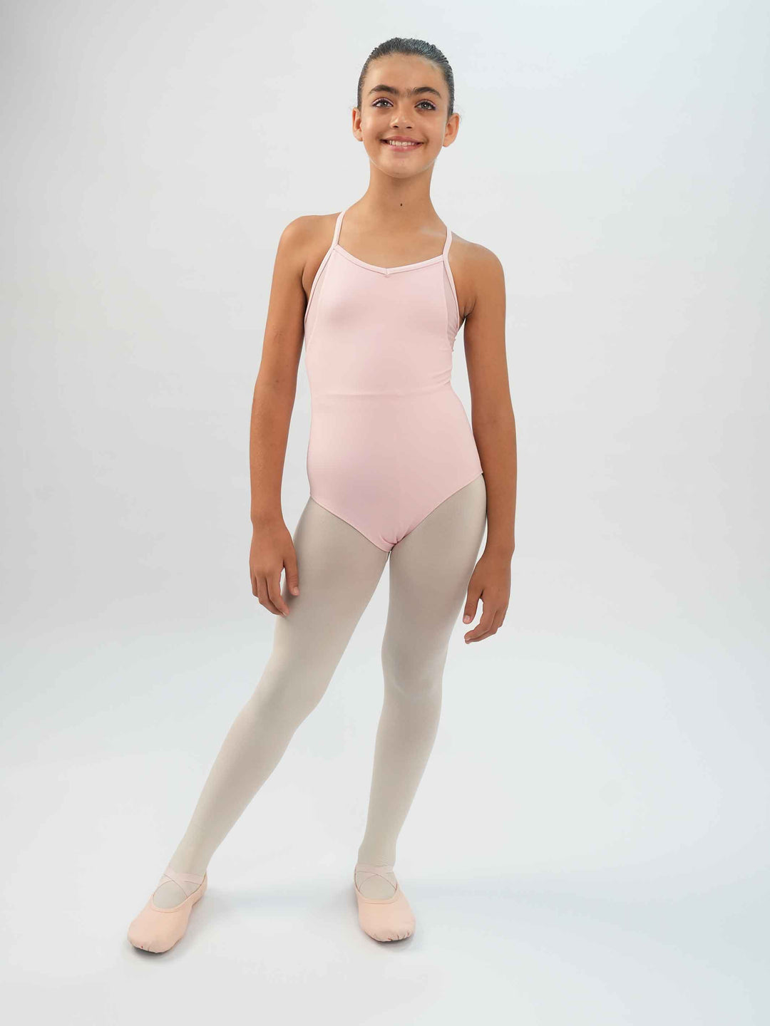 Justaucorps fille en camisole avec détails en mesh sur les côtés et bretelles X à l'arrière, couleur rose clair, conçu pour le ballet classique - vue de face