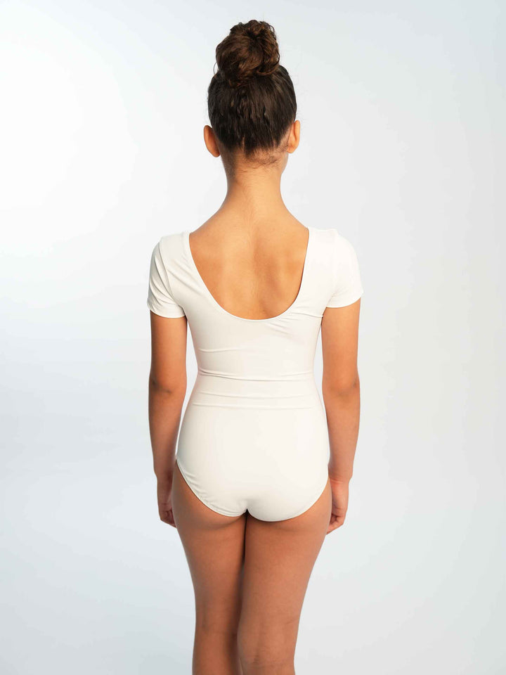 Justaucorps de ballet à manches courtes pour fille, style classique et sobre, encolure arrondie et dos dégagé, parfait pour les cours quotidiens de ballet et les performances, couleur blanc - vue arrière