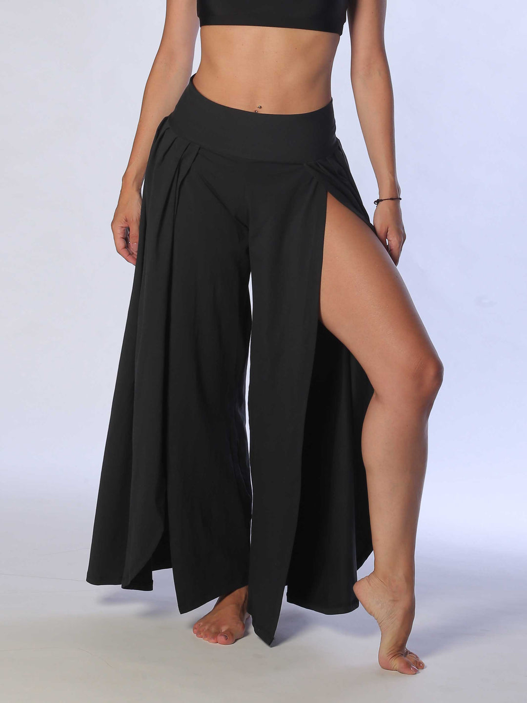 Détail du pantalon de danse noir à coupe ample – style élégant pour jazz et pratique scénique.