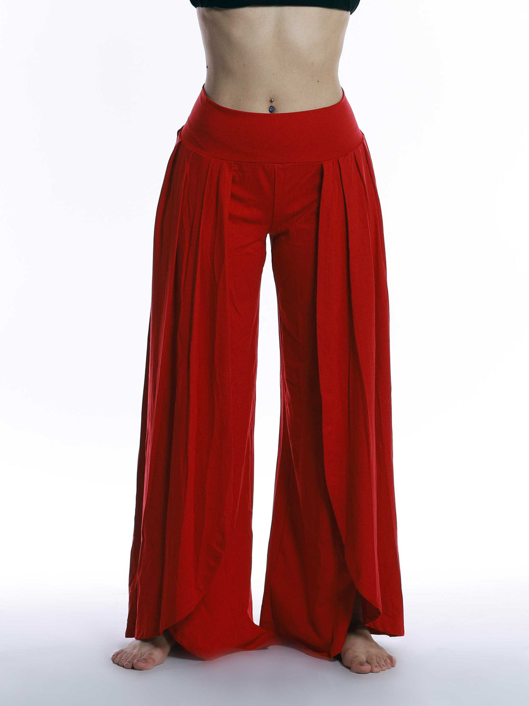 Tenue de danse rouge pour femme – pantalon à fentes et ceinture large pour confort et style.
