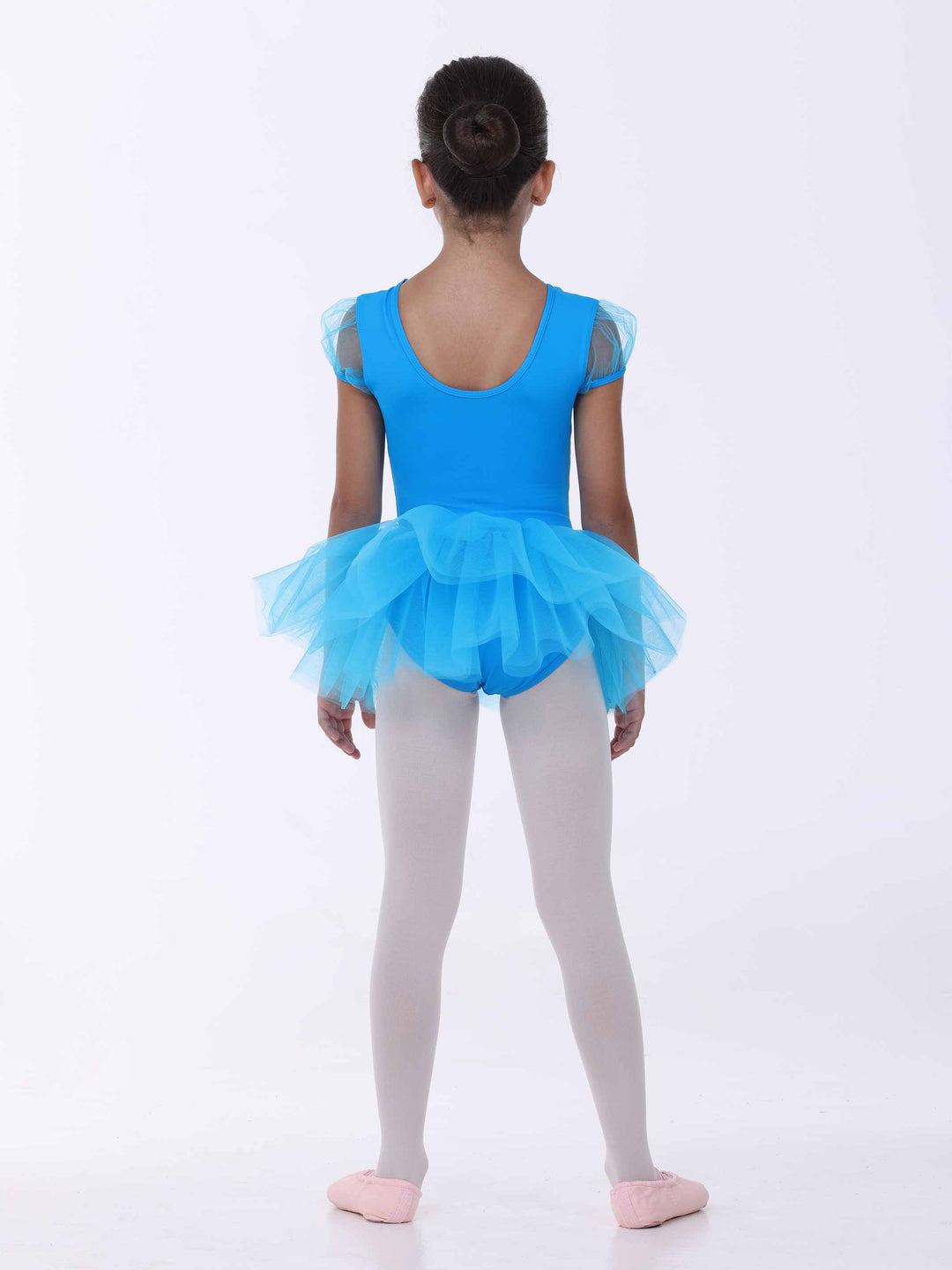 Robe tutu bleu clair pour fille – dos arrondi et superposition de tulle volumineux.