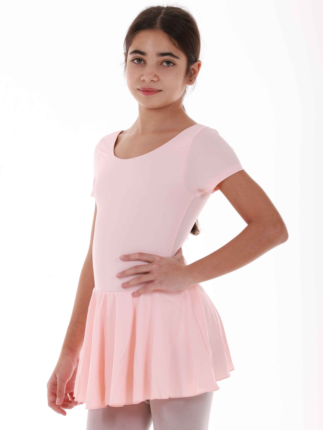 Robe de ballet à manches courtes pour fille, jupe fluide attachée, encolure arrondie et dos dégagé pour un look flatteur, couleur rose saumon 