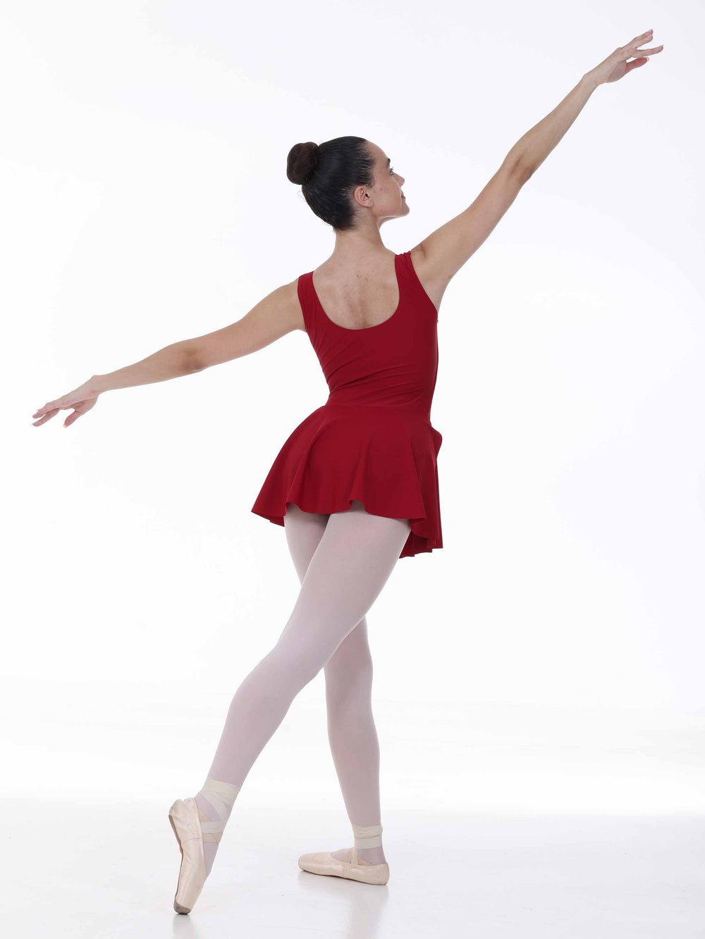 Vue de dos d’une robe de danse classique bordeaux – coupe ajustée et jupe fluide pour une allure gracieuse.
