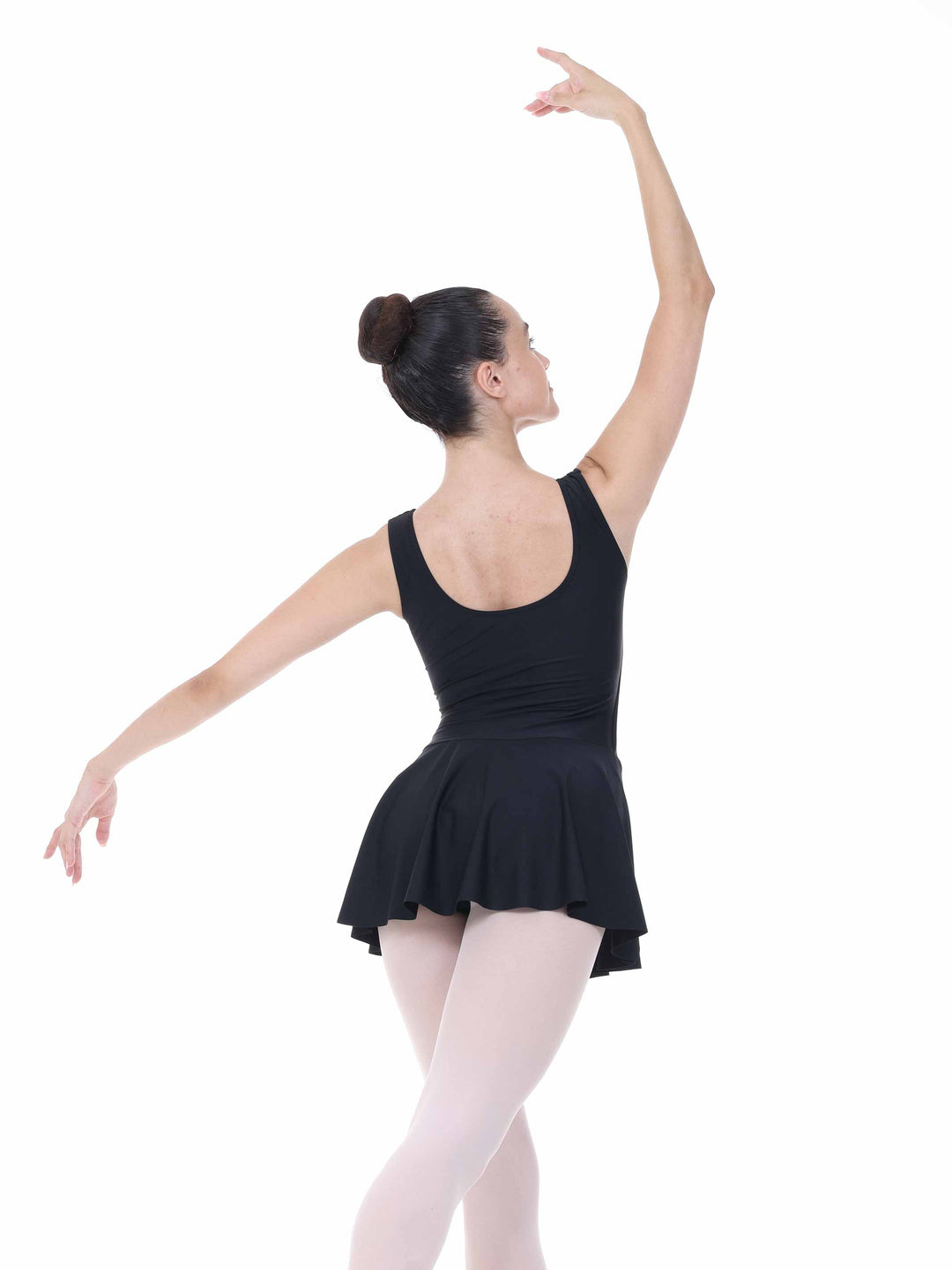 Vue de dos d’une robe noire de danse classique – design élégant et tombé fluide.