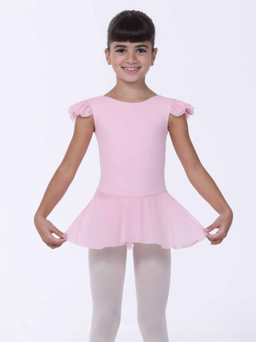 Danseuse en robe de danse rose clair – jupe légère et épaules ornées de volants.
