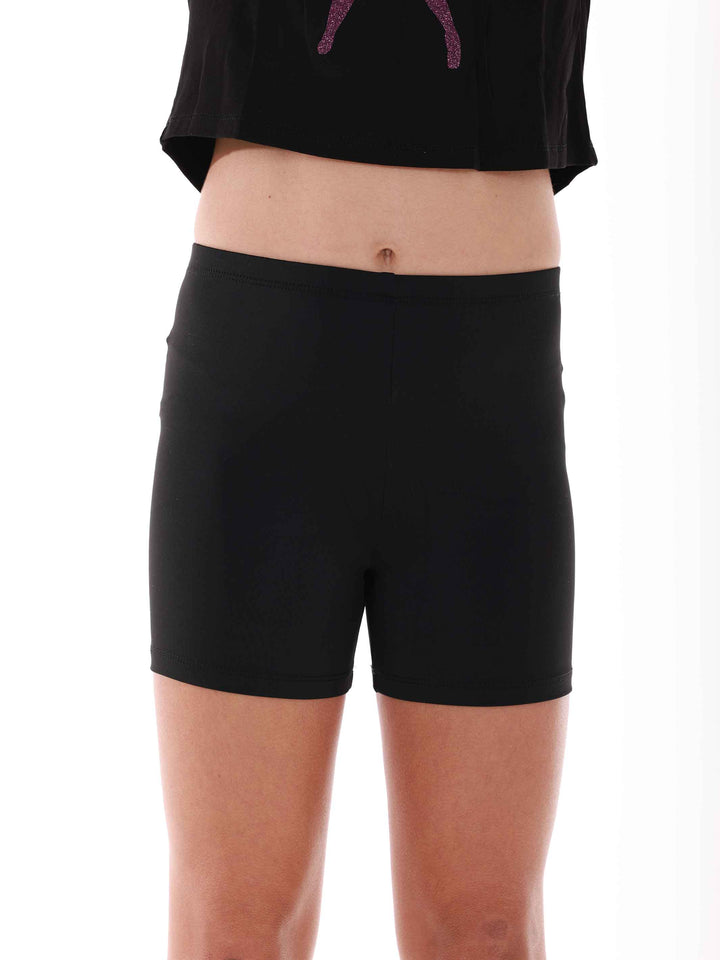 Short basique de danse et gymnastique pour fille, noir, avec forme culotte pour un ajustement confortable. Taille élastique de 2 cm pour un maintien parfait et coupe courte pour une liberté de mouvement optimale. Parfait pour les cours de danse, la gymnastique et autres activités sportives